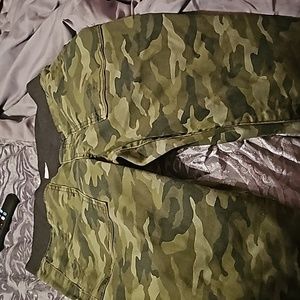 Camouflage pants size L/G green